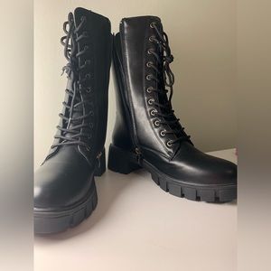 COPY - DOLLS KILL BLACK ZIPPERED COMBAT BOOT - SIZE 10